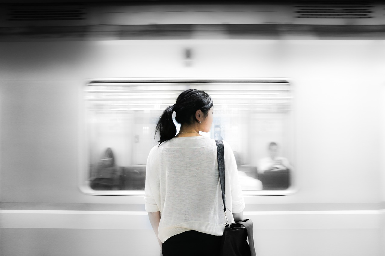 train-station-863337_1280