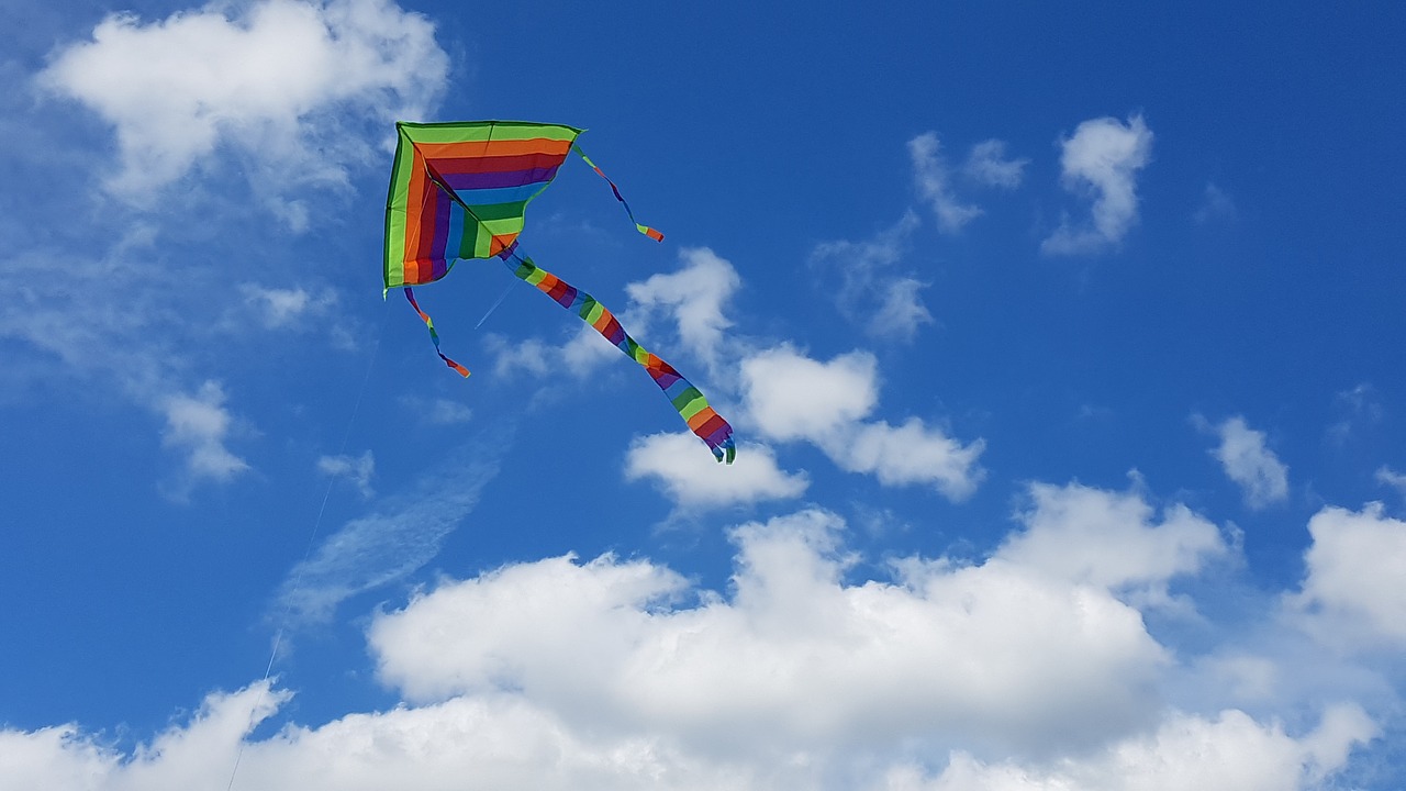 kite-2667477_1280